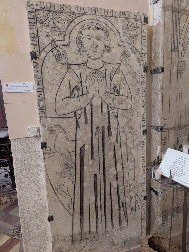 Gisant de Ferry de Seignelay, 1232